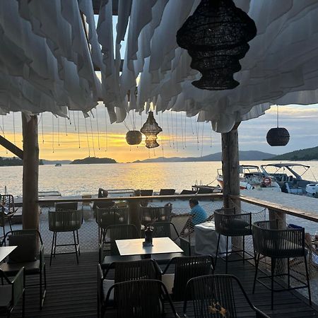 Apartment Agnes With 63 M2 Rooftop Terrace, Grill And Pool Okrug Gornji Εξωτερικό φωτογραφία