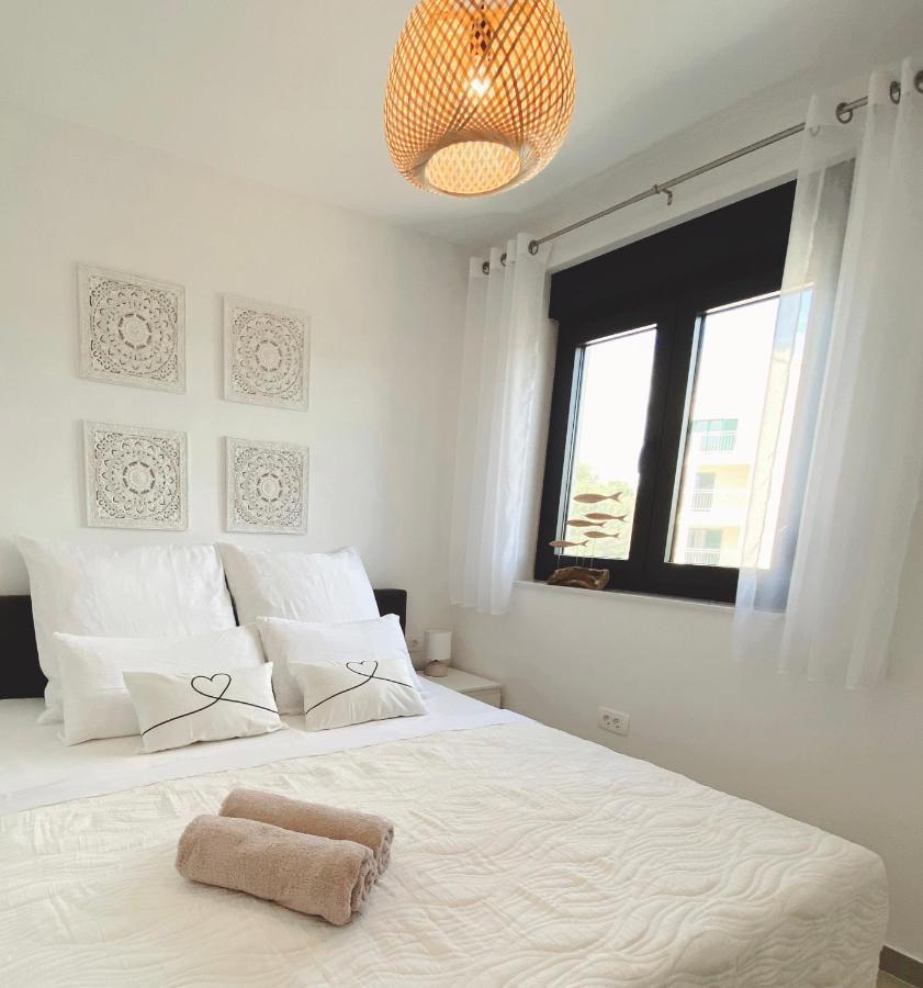 Apartment Agnes With 63 M2 Rooftop Terrace, Grill And Pool Okrug Gornji Εξωτερικό φωτογραφία