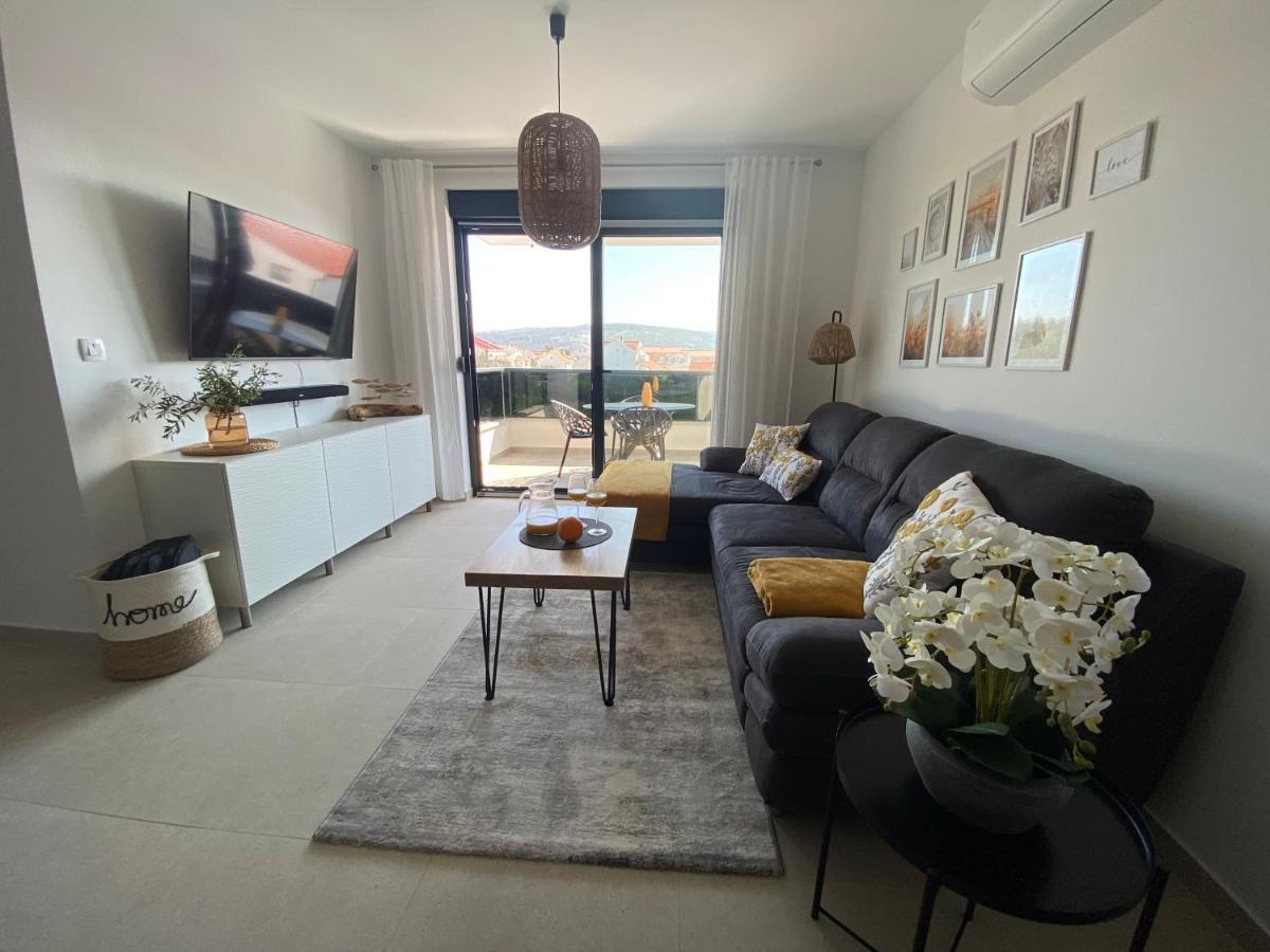 Apartment Agnes With 63 M2 Rooftop Terrace, Grill And Pool Okrug Gornji Εξωτερικό φωτογραφία