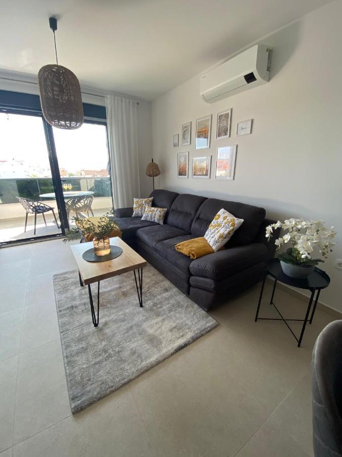 Apartment Agnes With 63 M2 Rooftop Terrace, Grill And Pool Okrug Gornji Εξωτερικό φωτογραφία