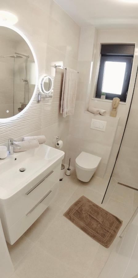 Apartment Agnes With 63 M2 Rooftop Terrace, Grill And Pool Okrug Gornji Εξωτερικό φωτογραφία