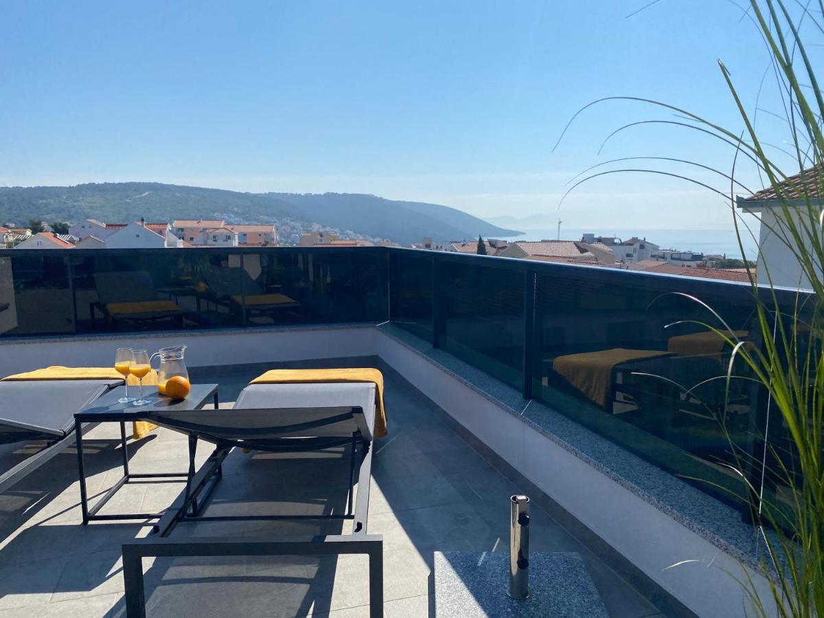 Apartment Agnes With 63 M2 Rooftop Terrace, Grill And Pool Okrug Gornji Εξωτερικό φωτογραφία