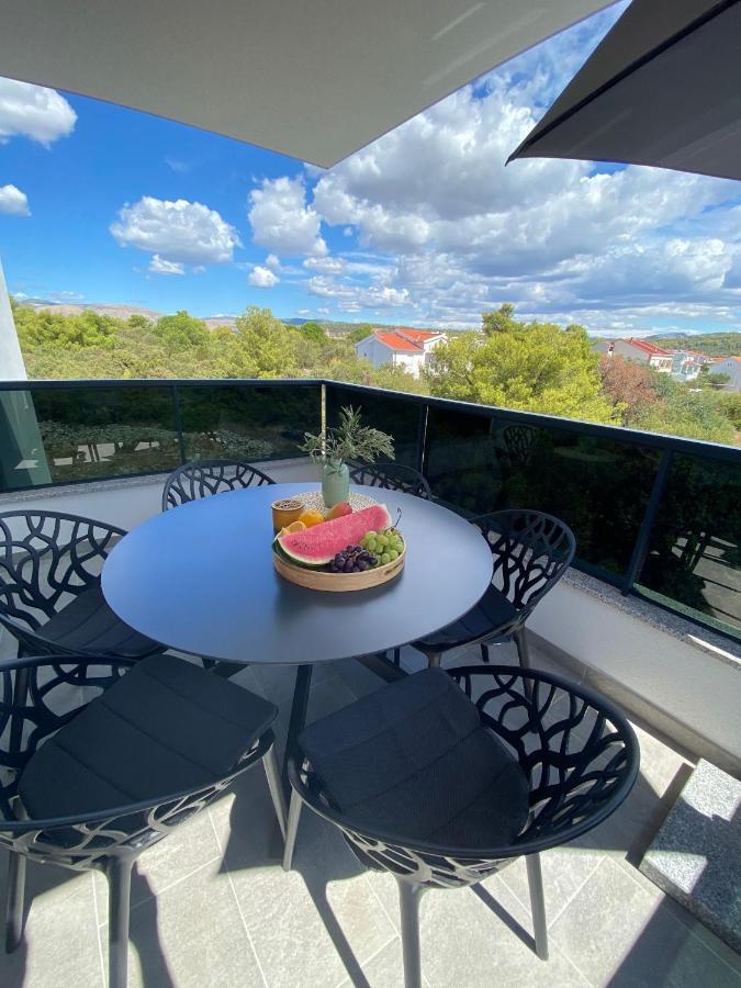 Apartment Agnes With 63 M2 Rooftop Terrace, Grill And Pool Okrug Gornji Εξωτερικό φωτογραφία