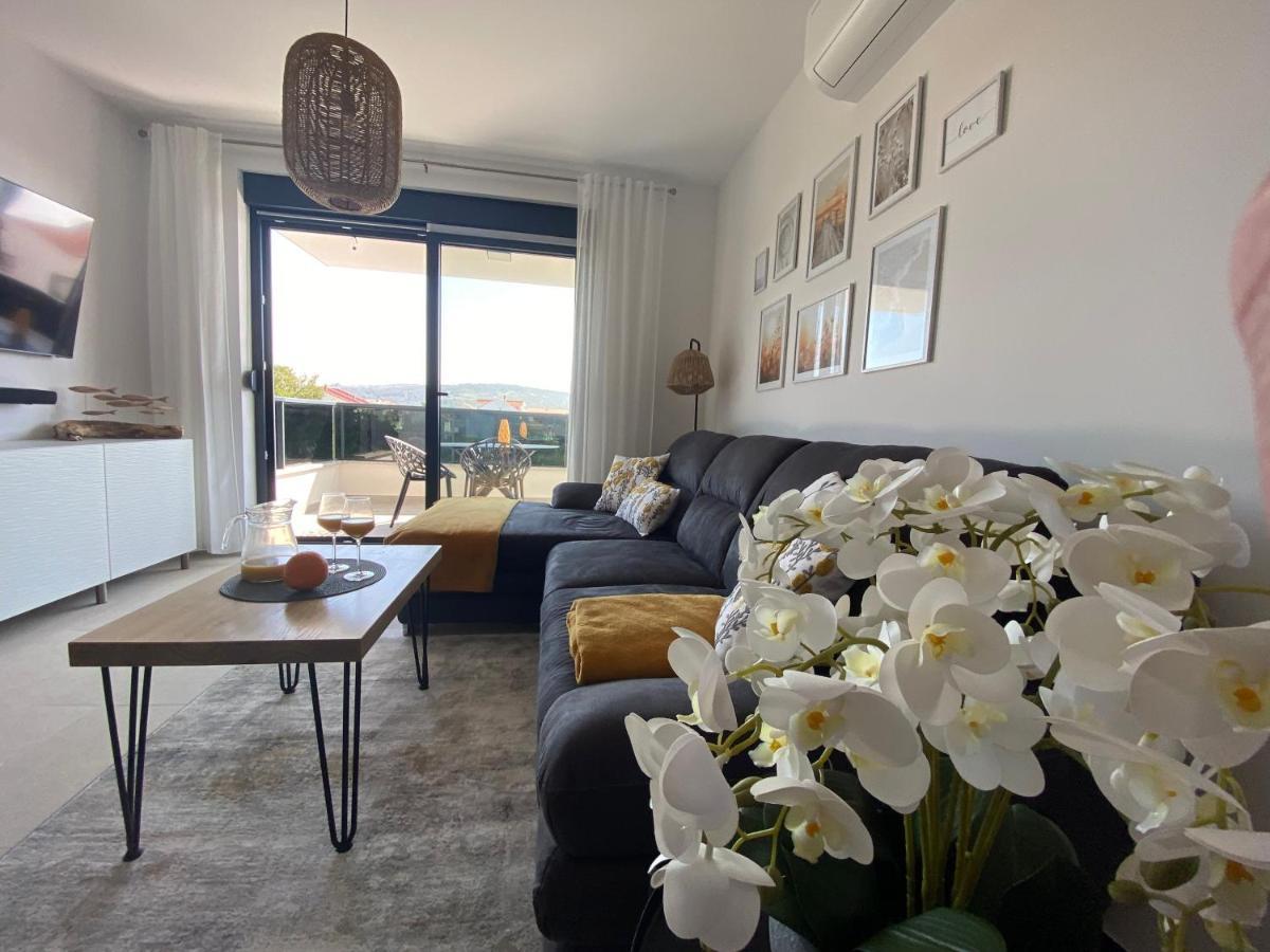 Apartment Agnes With 63 M2 Rooftop Terrace, Grill And Pool Okrug Gornji Εξωτερικό φωτογραφία
