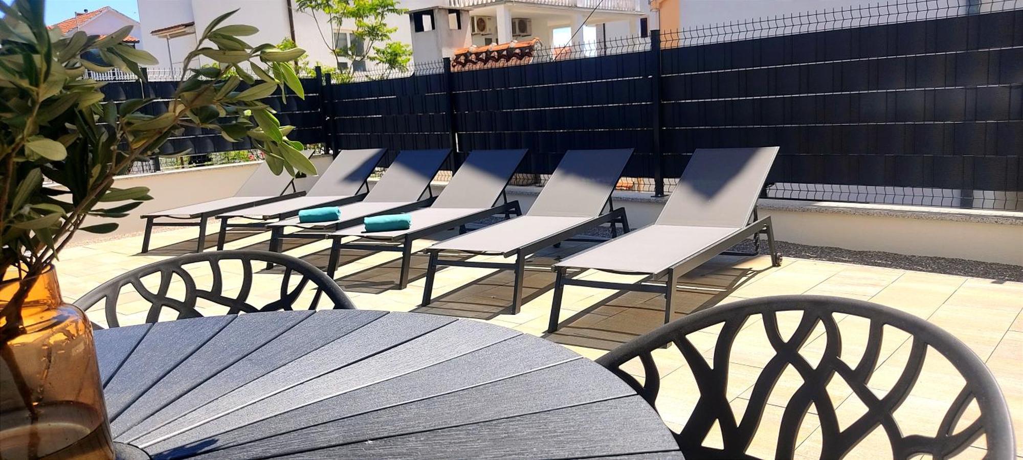 Apartment Agnes With 63 M2 Rooftop Terrace, Grill And Pool Okrug Gornji Εξωτερικό φωτογραφία