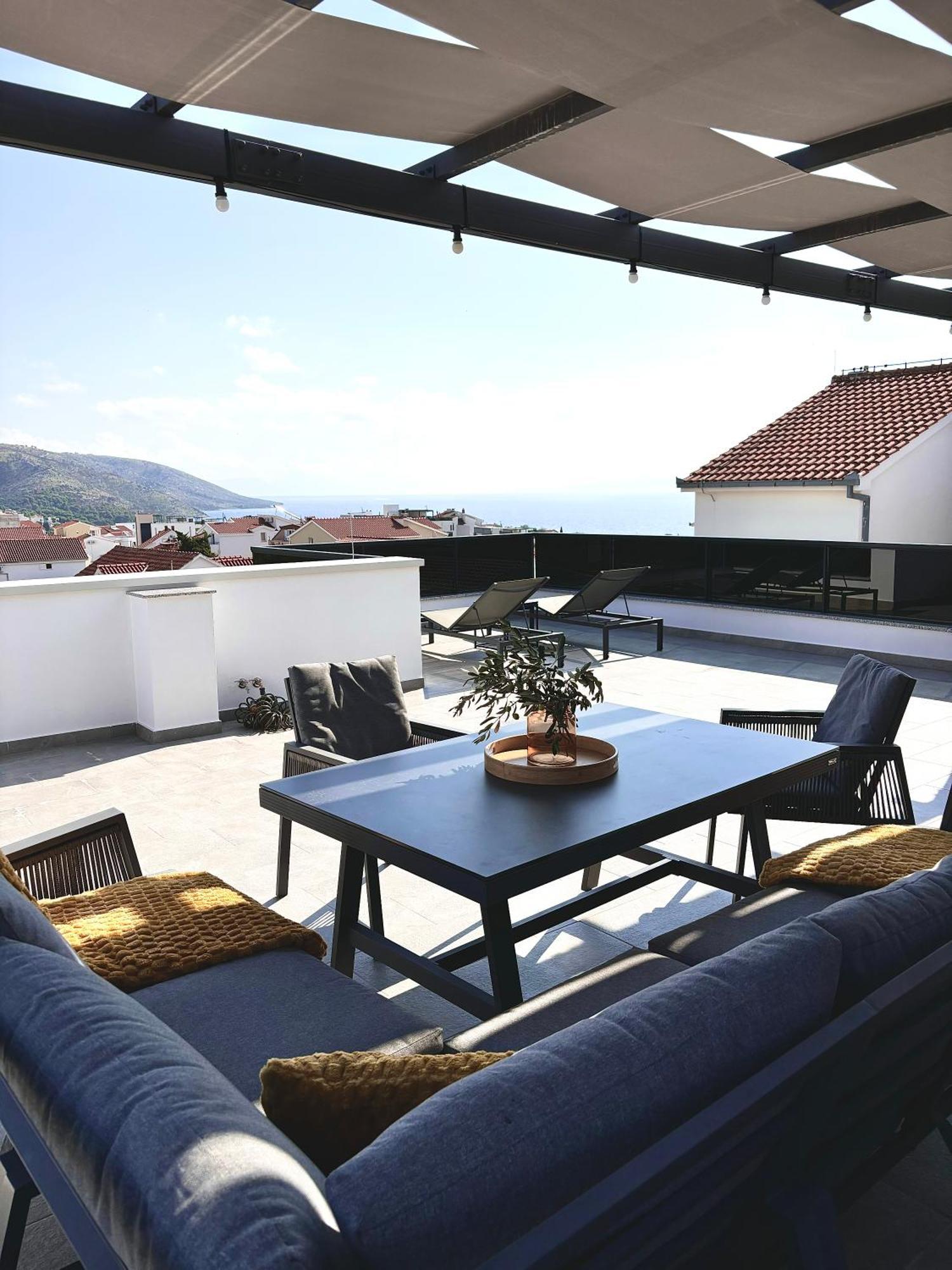 Apartment Agnes With 63 M2 Rooftop Terrace, Grill And Pool Okrug Gornji Εξωτερικό φωτογραφία
