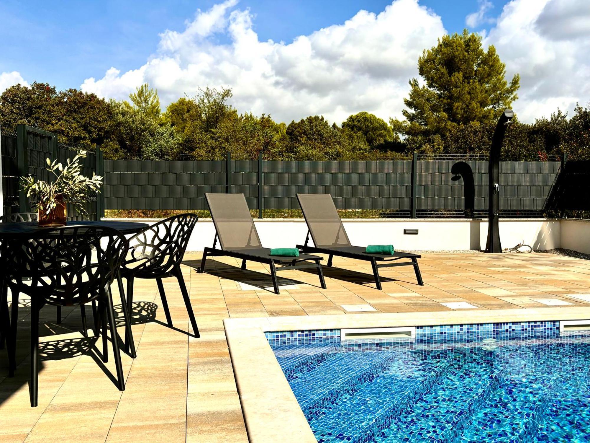 Apartment Agnes With 63 M2 Rooftop Terrace, Grill And Pool Okrug Gornji Εξωτερικό φωτογραφία