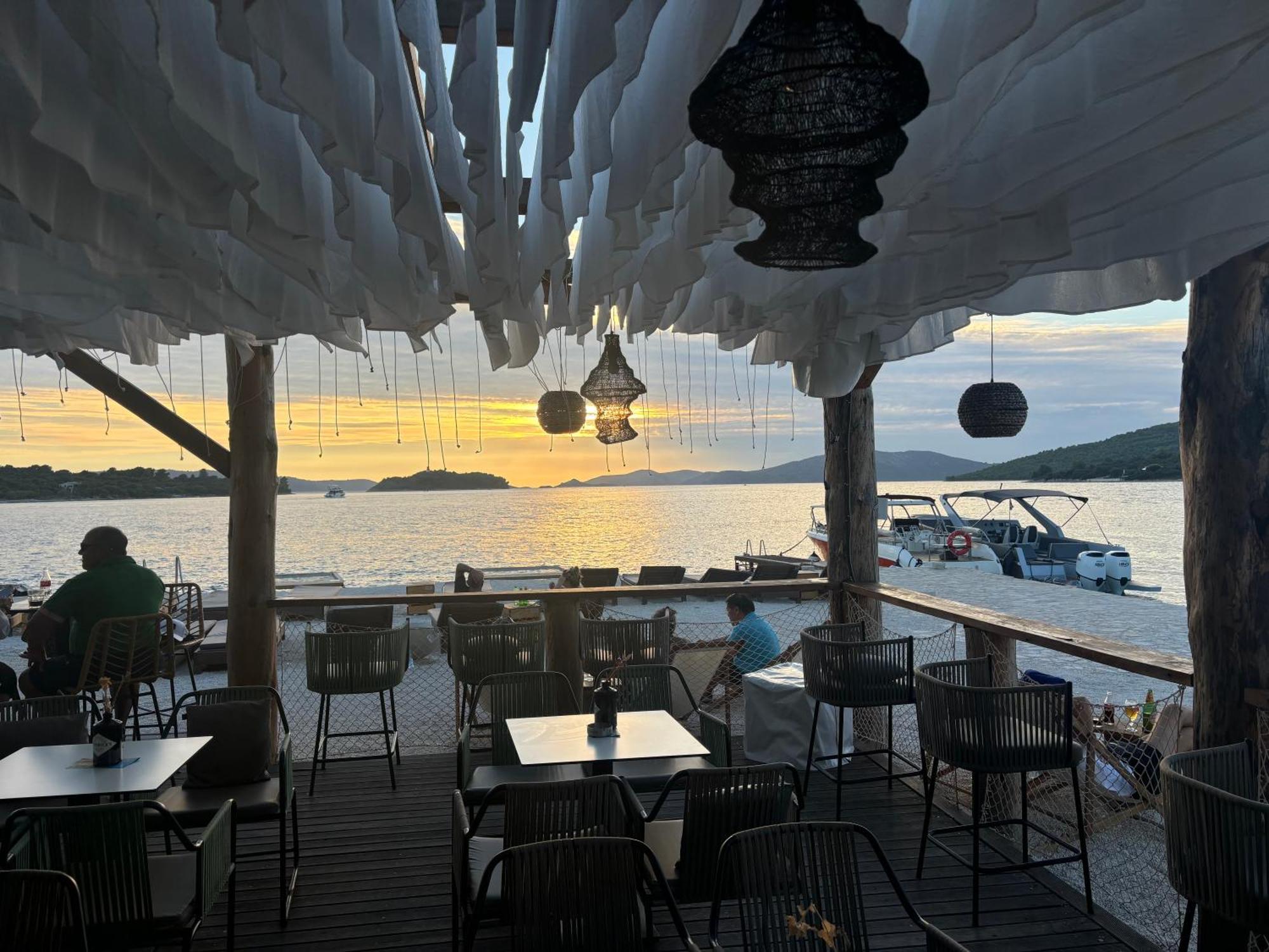 Apartment Agnes With 63 M2 Rooftop Terrace, Grill And Pool Okrug Gornji Εξωτερικό φωτογραφία